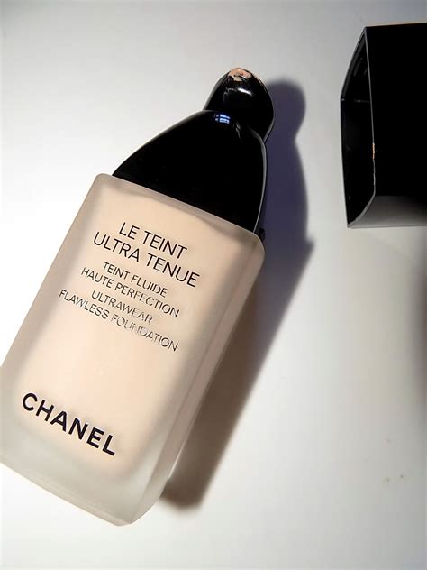 chanel le teint ultra tenue 粉底|ULTRA LE TEINT FLUIDE 香奈儿柔光持妆粉底液 .